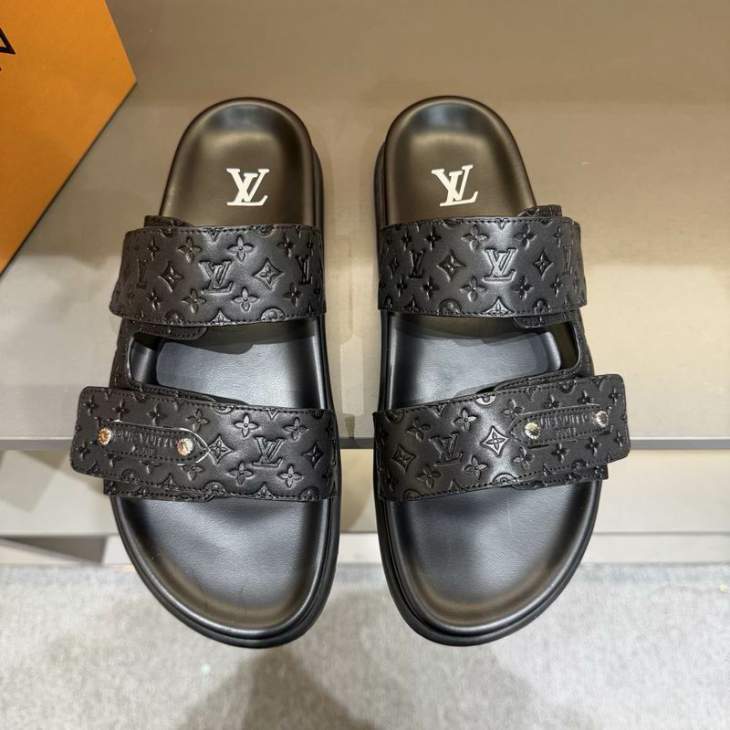 Picture of Louis Vuitton Slippers _SKULVsz38-45mnq0263642